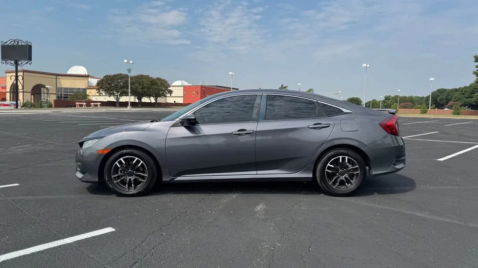 2018 Honda Civic 10th Gen - Image 2 of 9