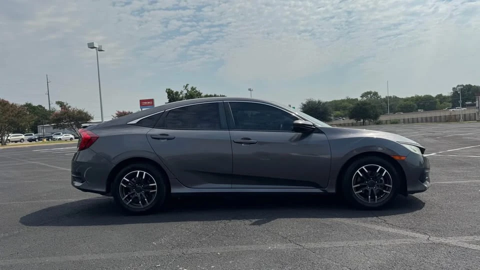 2018 Honda Civic 10th Gen - Image 3 of 9