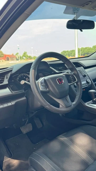 2018 Honda Civic 10th Gen - Image 5 of 9
