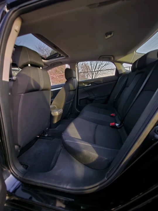 2018 Honda Civic 10th Gen - Image 8 of 17