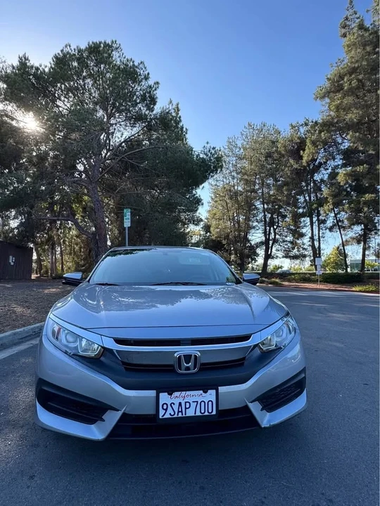 2018 Honda Civic 10th Gen - Image 2 of 10