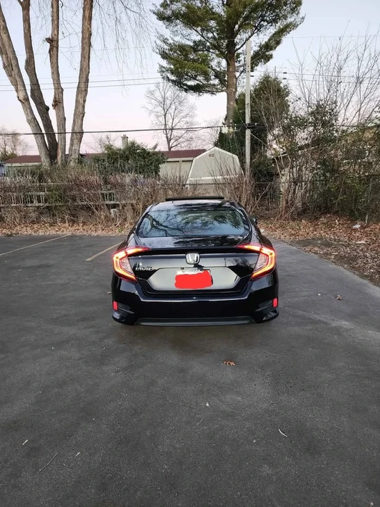 2018 Honda Civic 10th Gen - Image 15 of 17