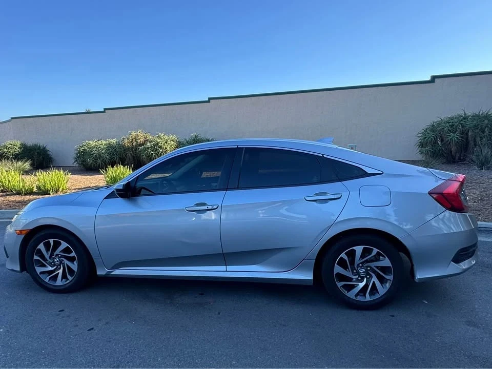 2018 Honda Civic 10th Gen - Image 4 of 10