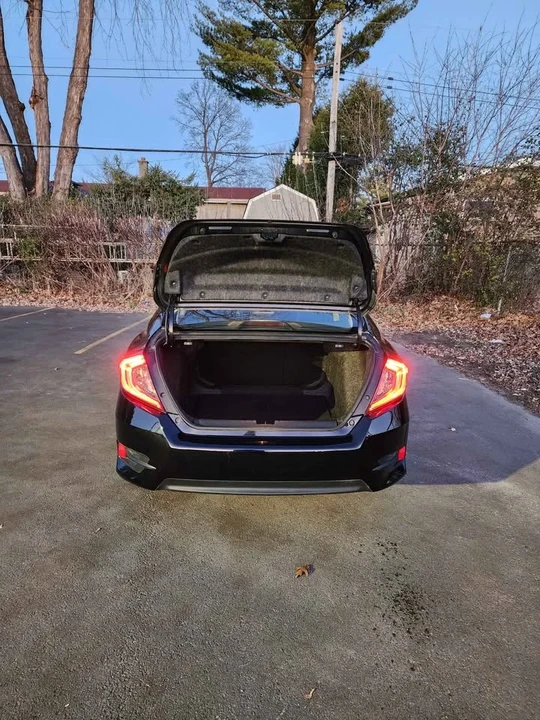 2018 Honda Civic 10th Gen - Image 13 of 17