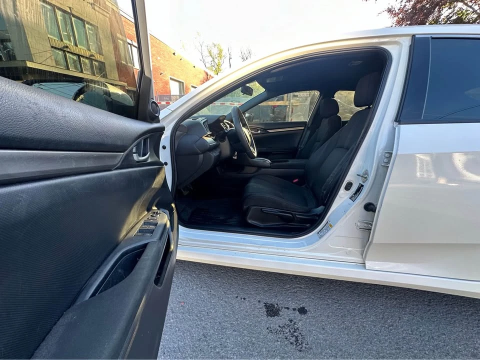 2018 Honda Civic 10th Gen - Image 11 of 17