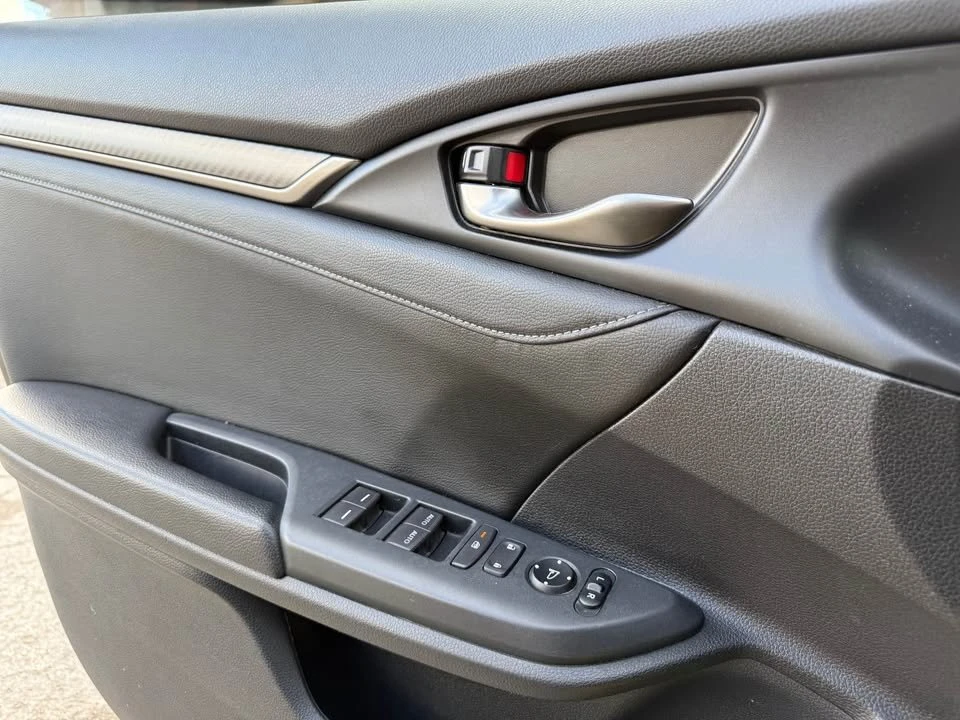 2018 Honda Civic 10th Gen - Image 12 of 16