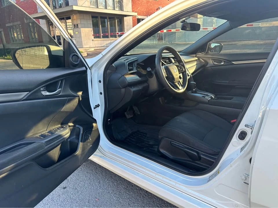 2018 Honda Civic 10th Gen - Image 8 of 17