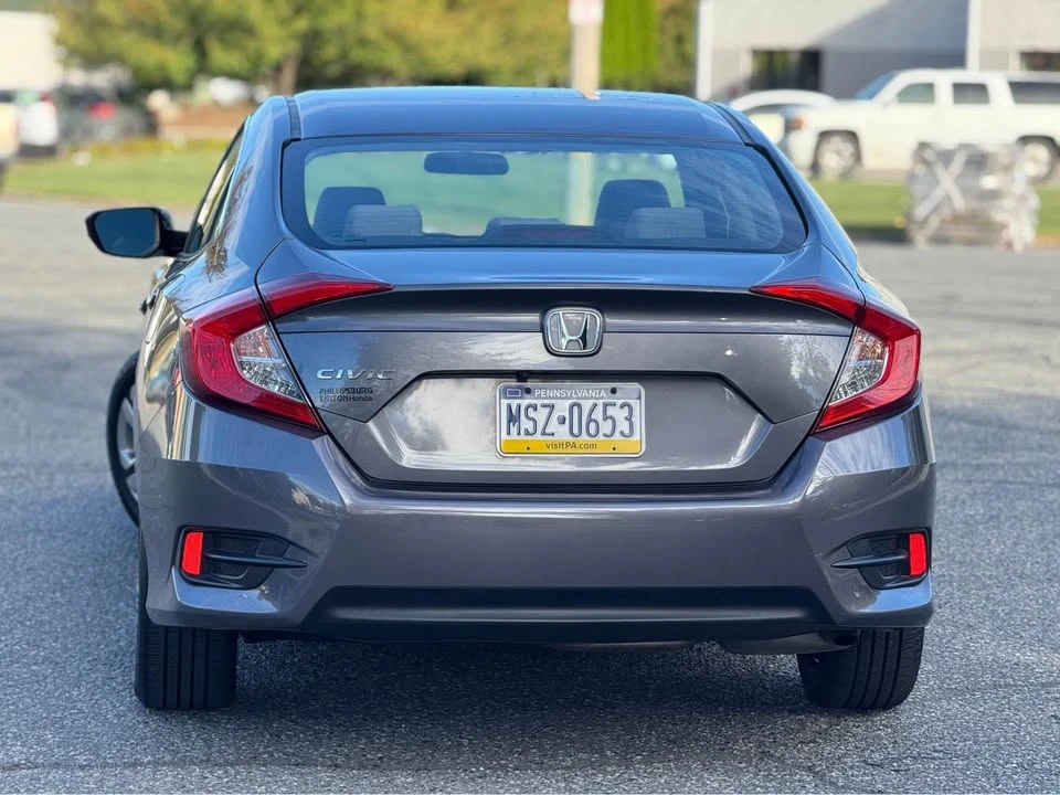 2018 Honda Civic 10th Gen - Image 2 of 10