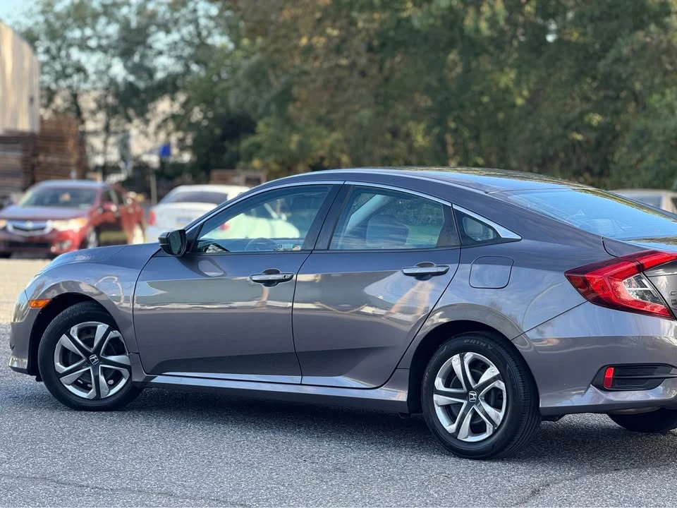 2018 Honda Civic 10th Gen - Image 4 of 10