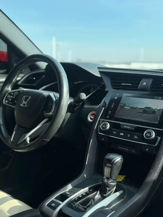 2018 Honda Civic 10th Gen - Image 12 of 13