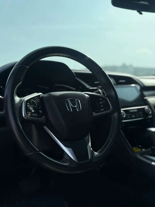 2018 Honda Civic 10th Gen - Image 10 of 13