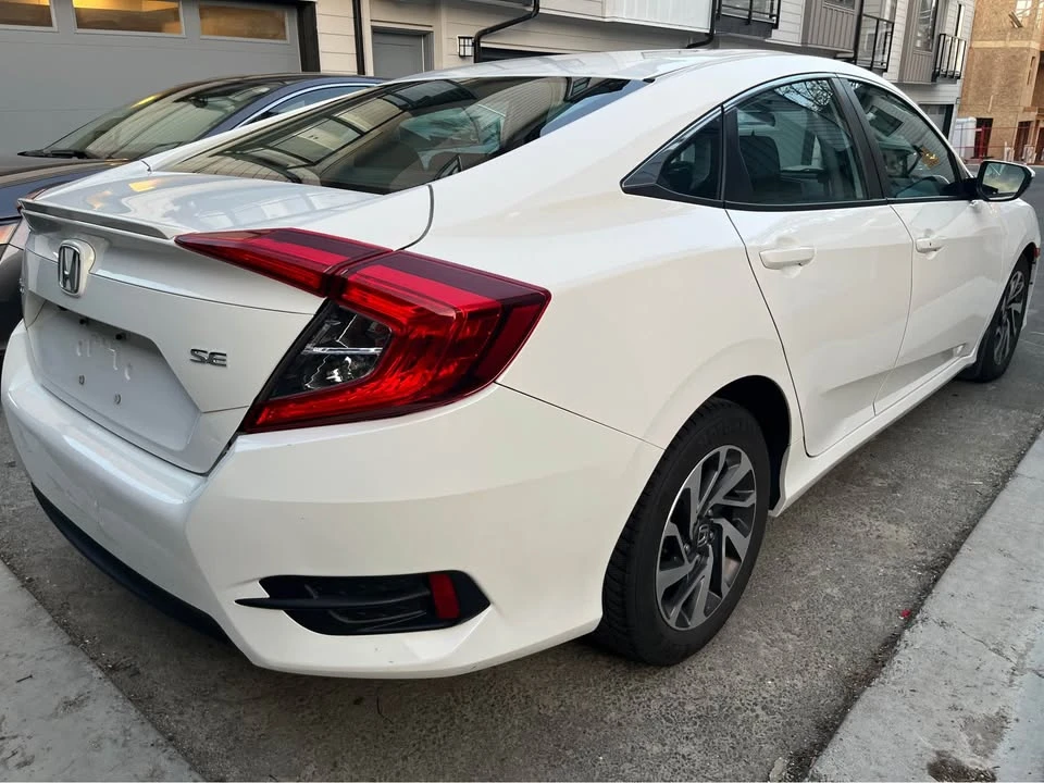 2018 Honda Civic 10th Gen - Image 5 of 11