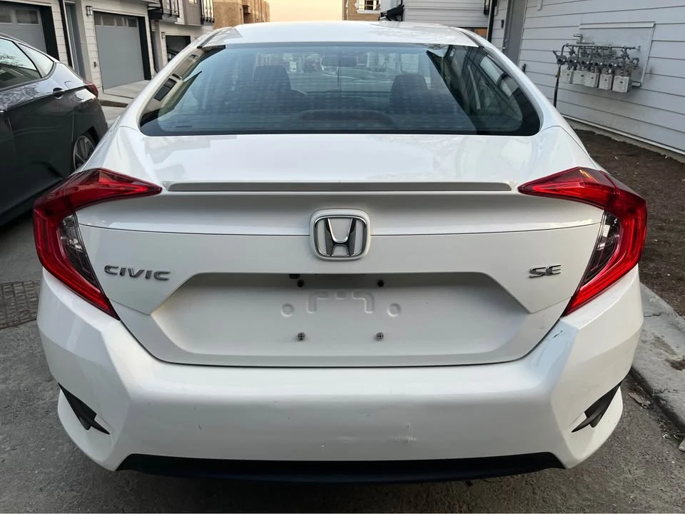 2018 Honda Civic 10th Gen - Image 6 of 11