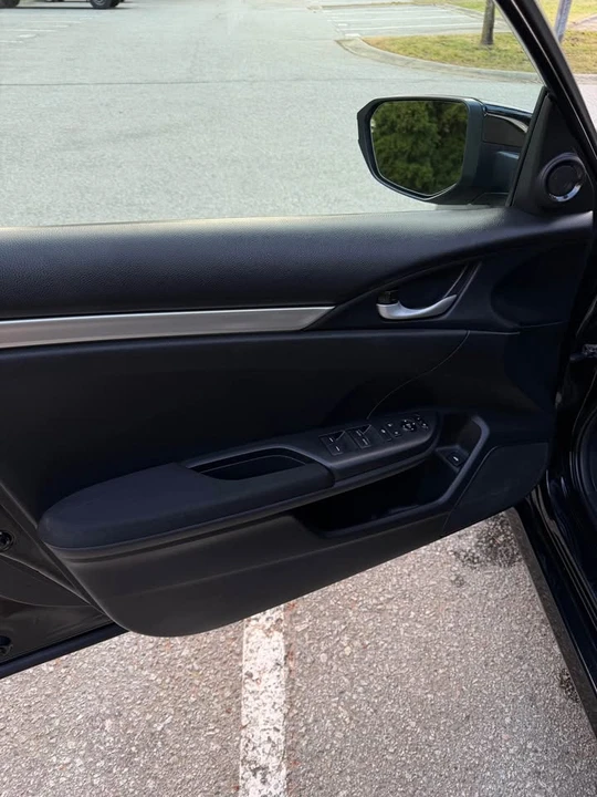 2018 Honda Civic 10th Gen - Image 9 of 20