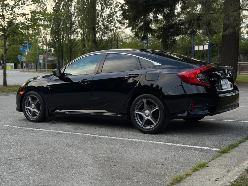 2018 Honda Civic 10th Gen - Image 12 of 20