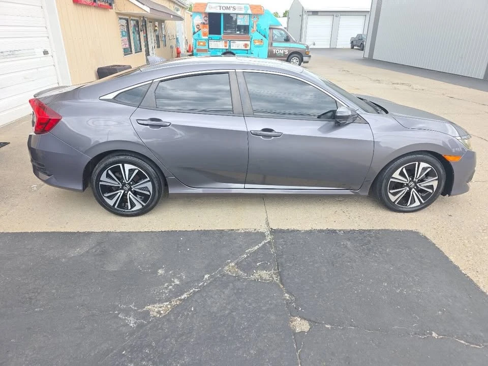 2018 Honda Civic 10th Gen - Image 4 of 12