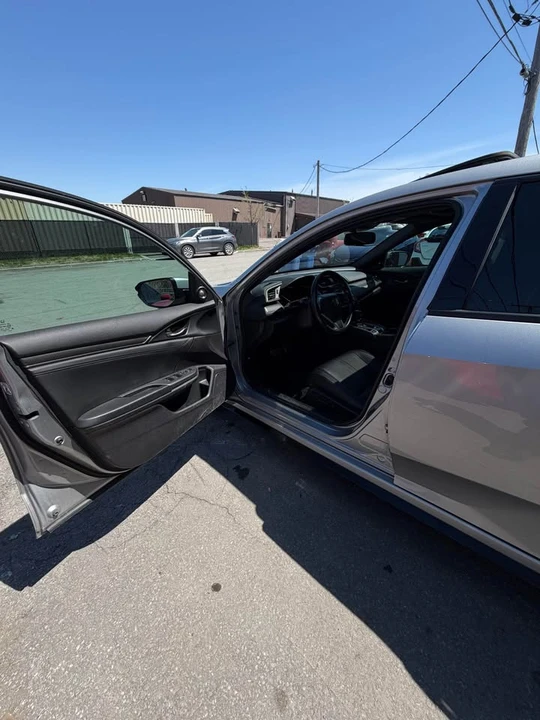 2018 Honda Civic 10th Gen - Image 11 of 15