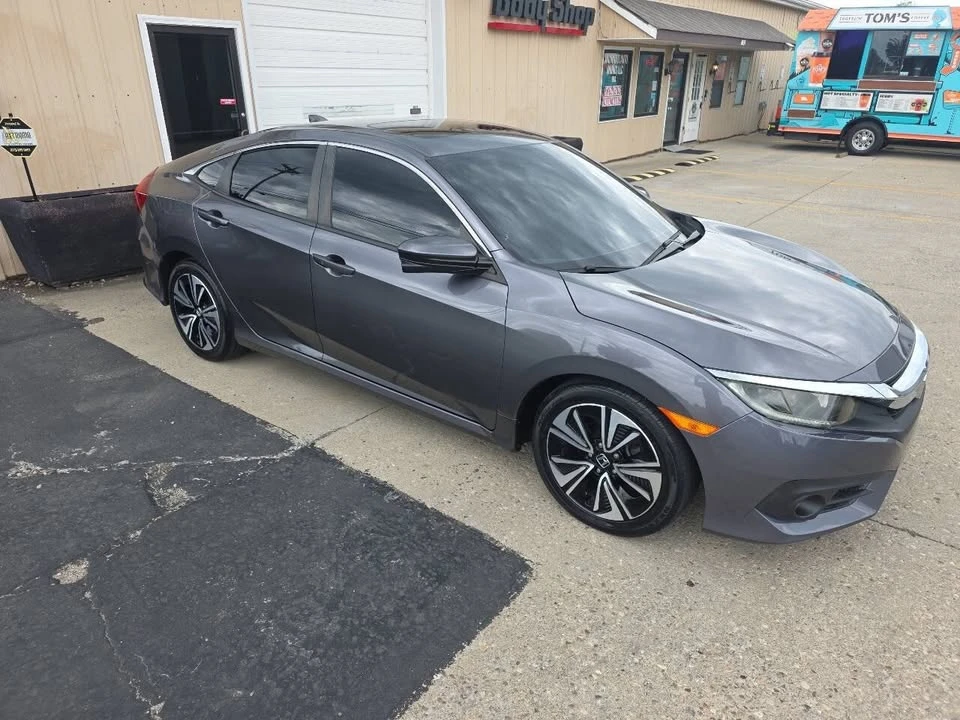 2018 Honda Civic 10th Gen - Image 3 of 12