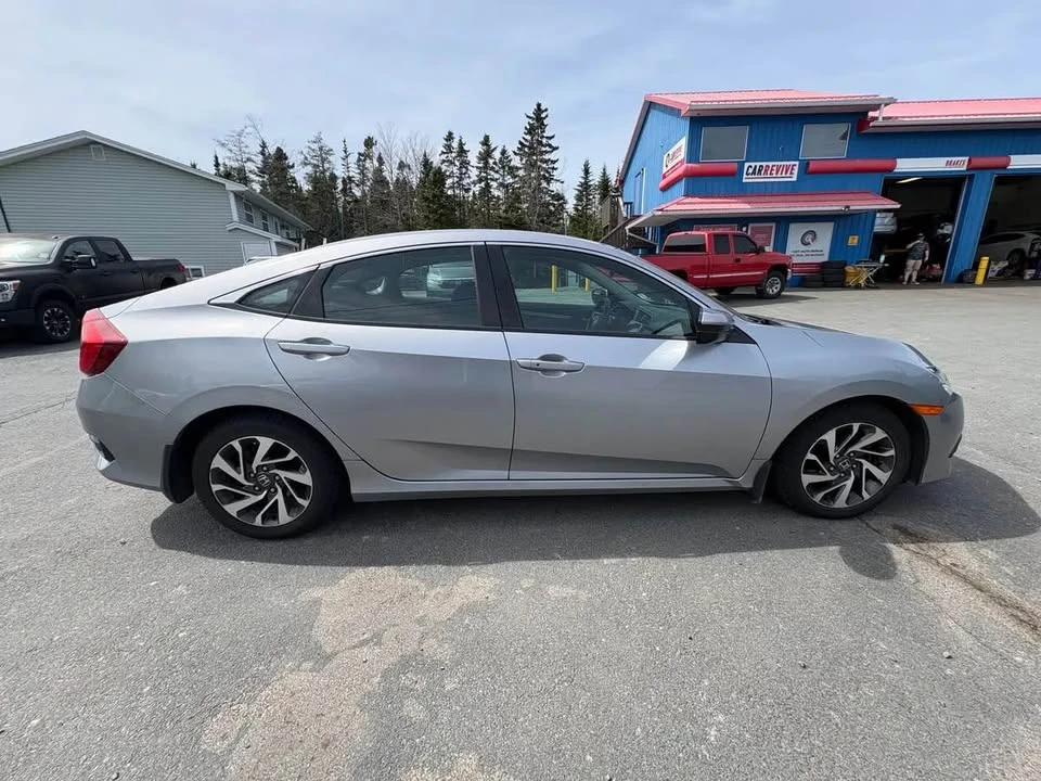 2018 Honda Civic 10th Gen - Image 5 of 17
