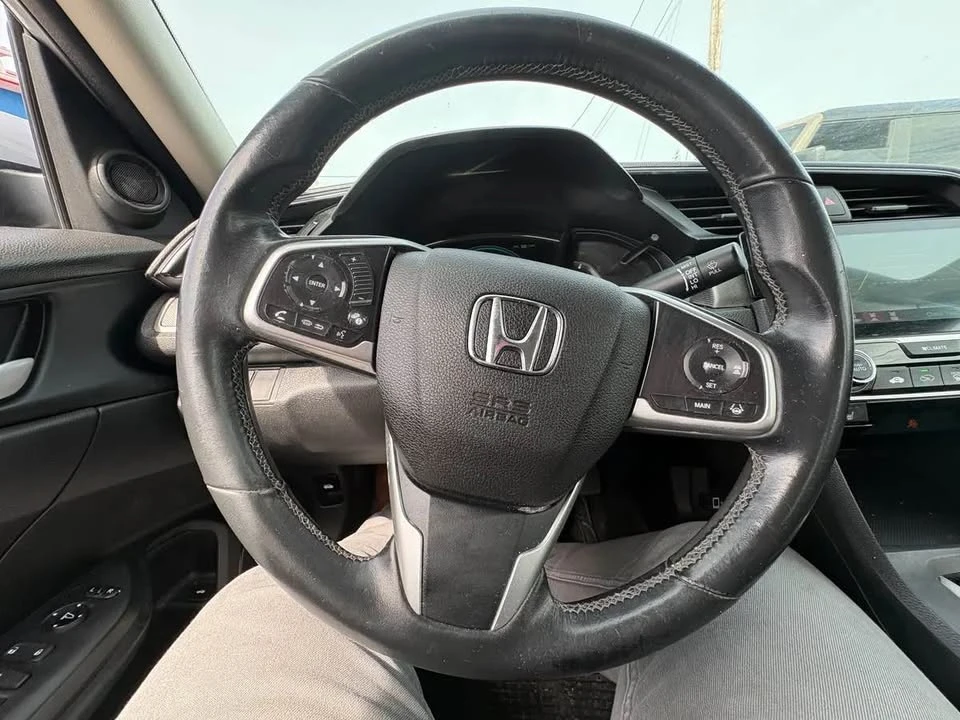 2018 Honda Civic 10th Gen - Image 15 of 17