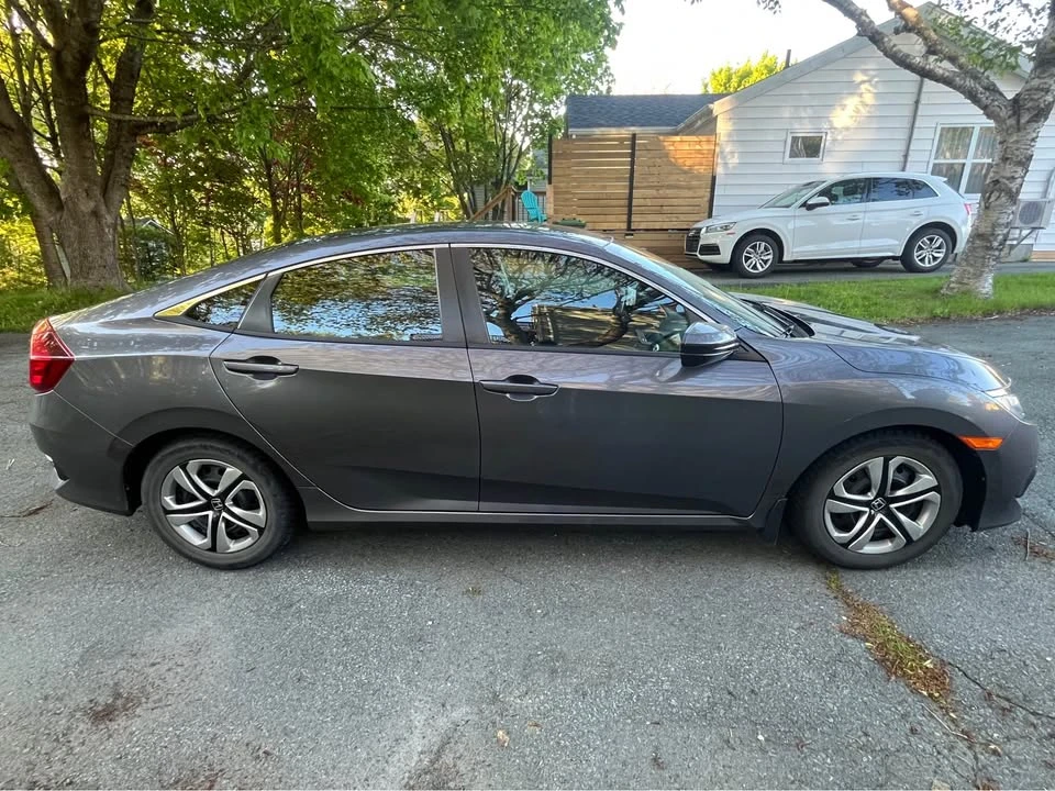 2018 Honda Civic 10th Gen - Image 4 of 10