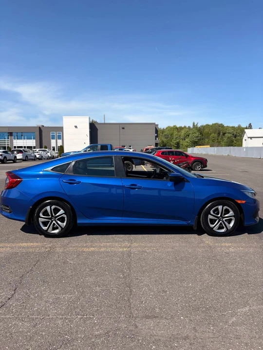 2018 Honda Civic 10th Gen - Image 4 of 12