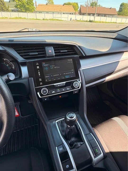 2018 Honda Civic 10th Gen - Image 8 of 12