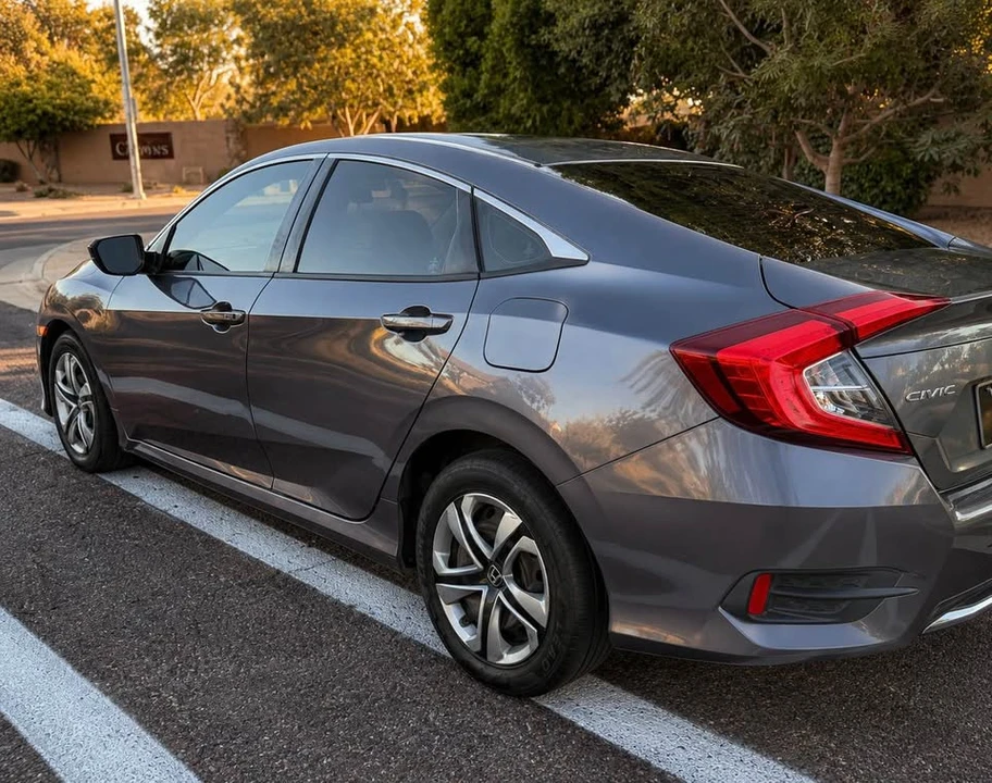 2018 Honda Civic 10th Gen - Image 6 of 9