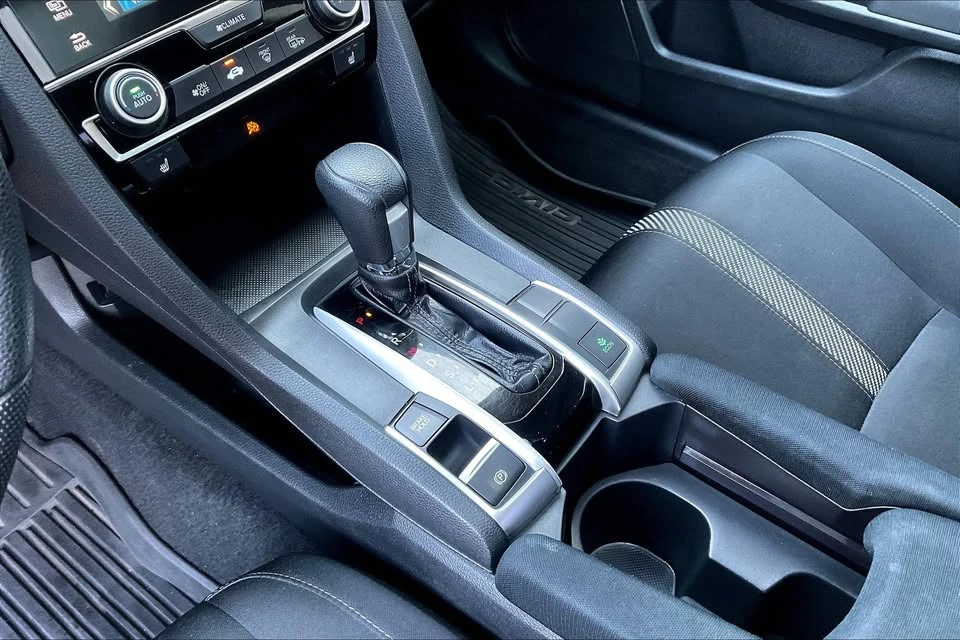 2018 Honda Civic 10th Gen - Image 8 of 14