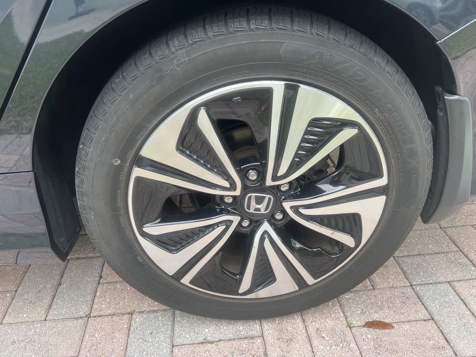 2018 Honda Civic 10th Gen - Image 8 of 21