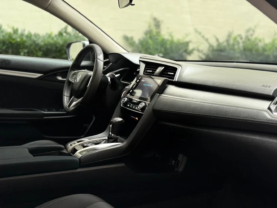 2018 Honda Civic 10th Gen - Image 16 of 17