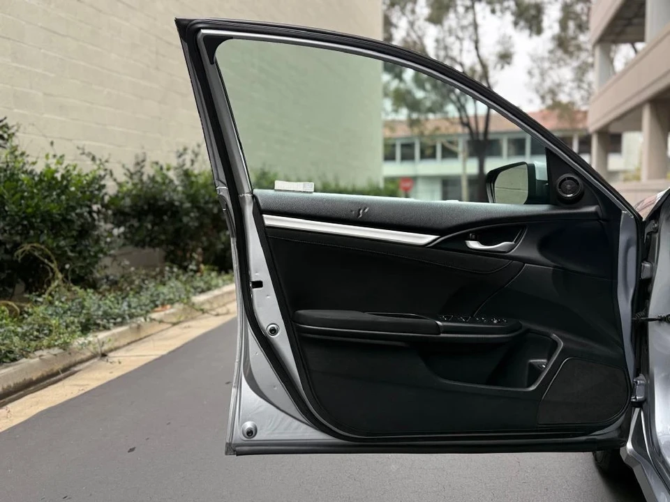 2018 Honda Civic 10th Gen - Image 8 of 17