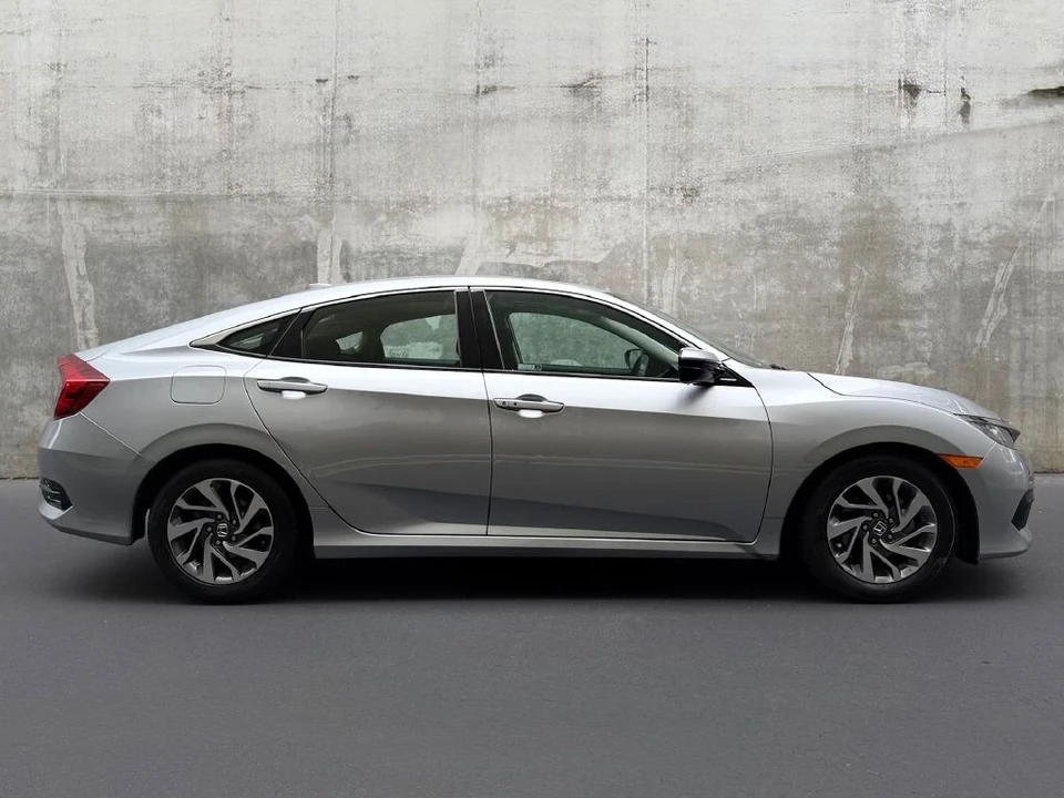 2018 Honda Civic 10th Gen - Image 6 of 17