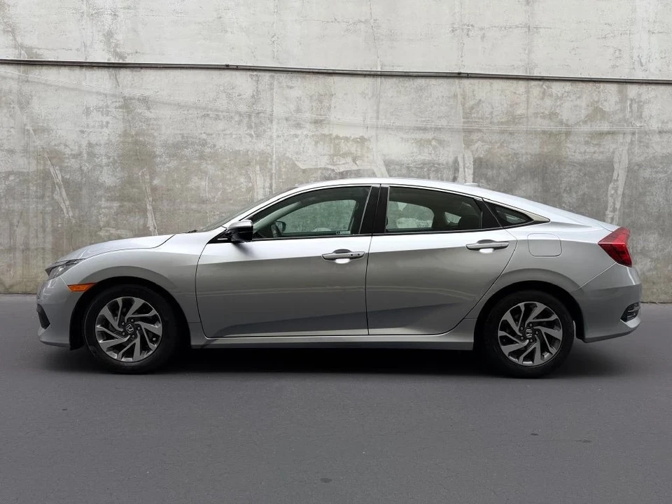 2018 Honda Civic 10th Gen - Image 5 of 17