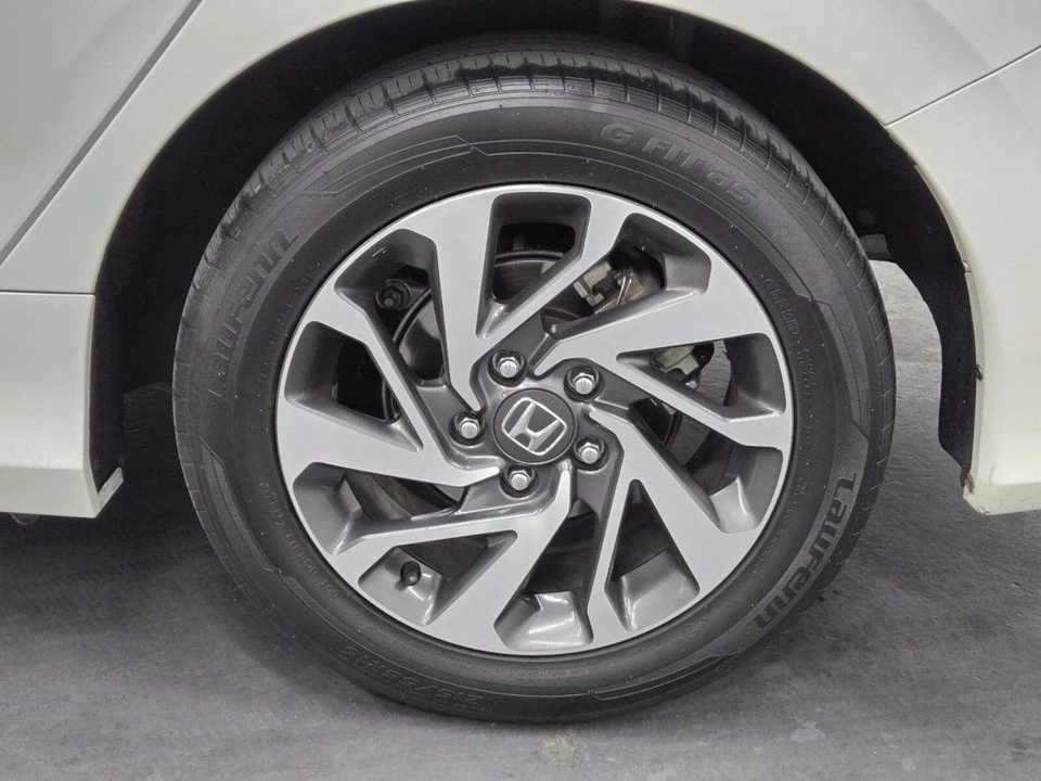 2018 Honda Civic 10th Gen - Image 5 of 12