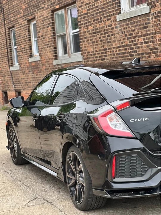 2018 Honda Civic 10th Gen - Image 5 of 9