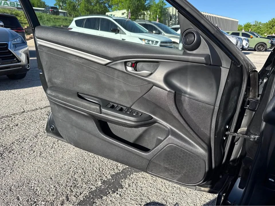 2018 Honda Civic 10th Gen - Image 17 of 19