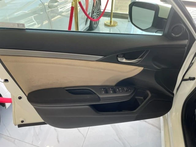 2018 Honda Civic 10th Gen - Image 8 of 31