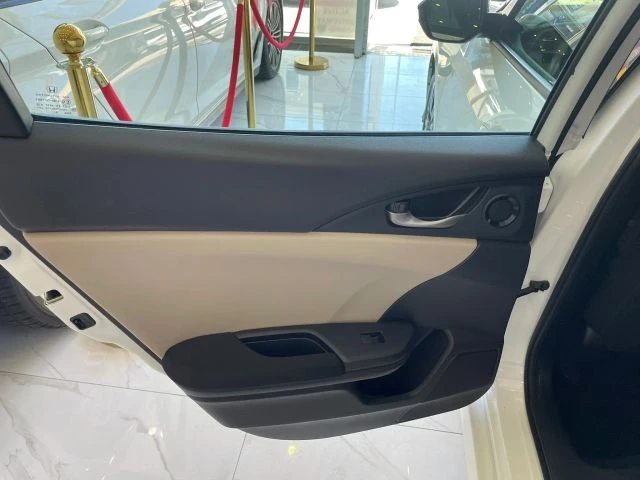 2018 Honda Civic 10th Gen - Image 17 of 31
