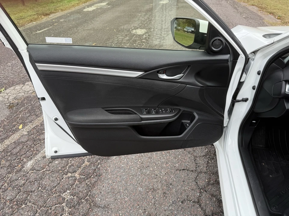 2018 Honda Civic 10th Gen - Image 9 of 13