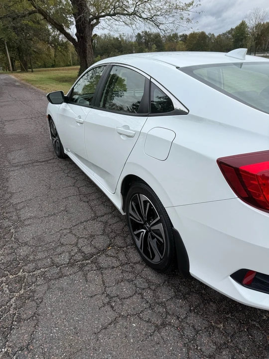 2018 Honda Civic 10th Gen - Image 6 of 13