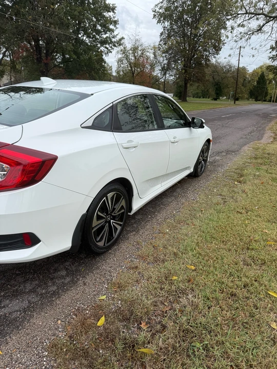 2018 Honda Civic 10th Gen - Image 5 of 13