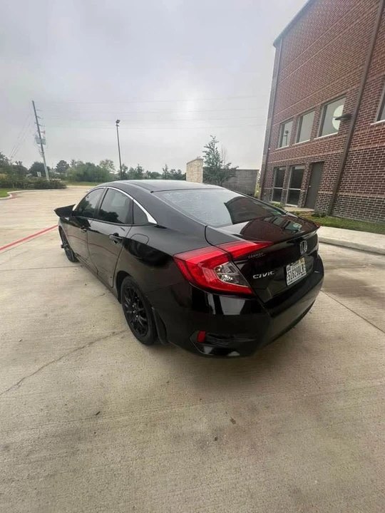 2018 Honda Civic 10th Gen - Image 6 of 16