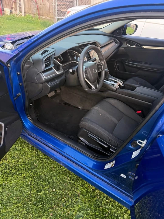 2018 Honda Civic 10th Gen - Image 8 of 11