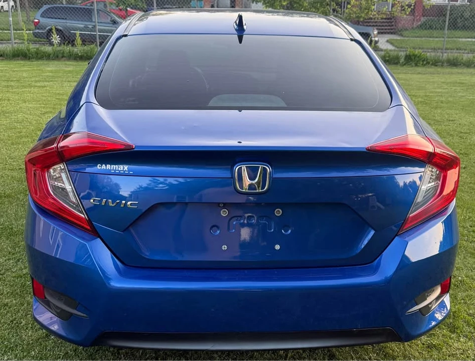 2018 Honda Civic 10th Gen - Image 5 of 11
