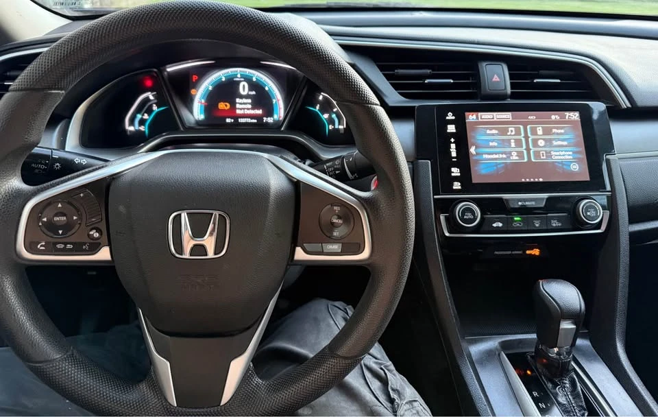 2018 Honda Civic 10th Gen - Image 7 of 11