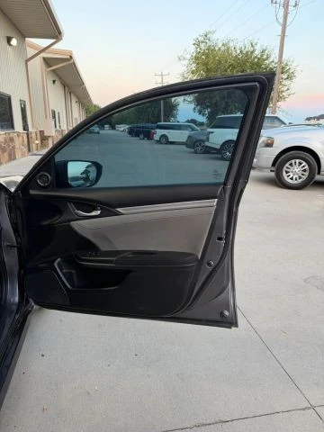 2018 Honda Civic 10th Gen - Image 21 of 26