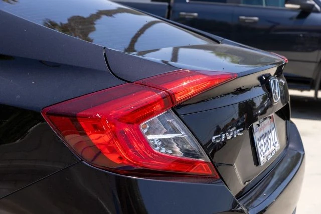 2018 Honda Civic 10th Gen - Image 13 of 31
