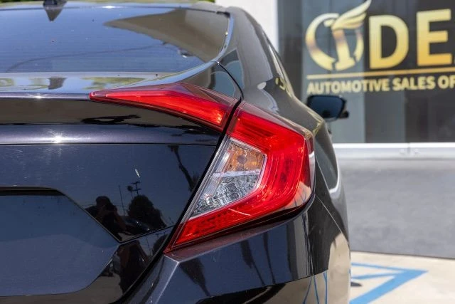 2018 Honda Civic 10th Gen - Image 11 of 31