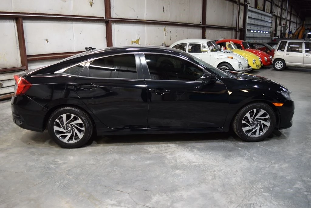 2018 Honda Civic 10th Gen - Image 9 of 12